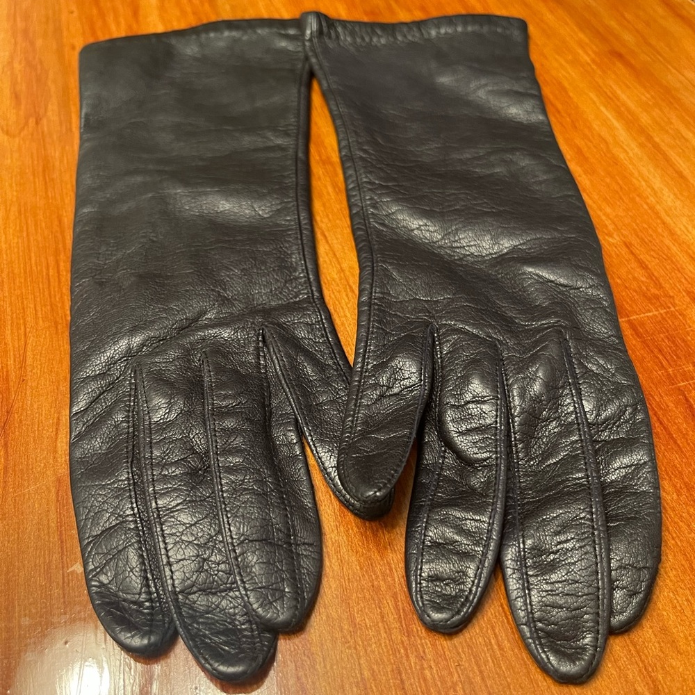 Miss Aris leather gloves